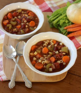 Copycat Olive Garden Pasta e Fagoli Soup- the homemade version beats Olive Garden's hands down!