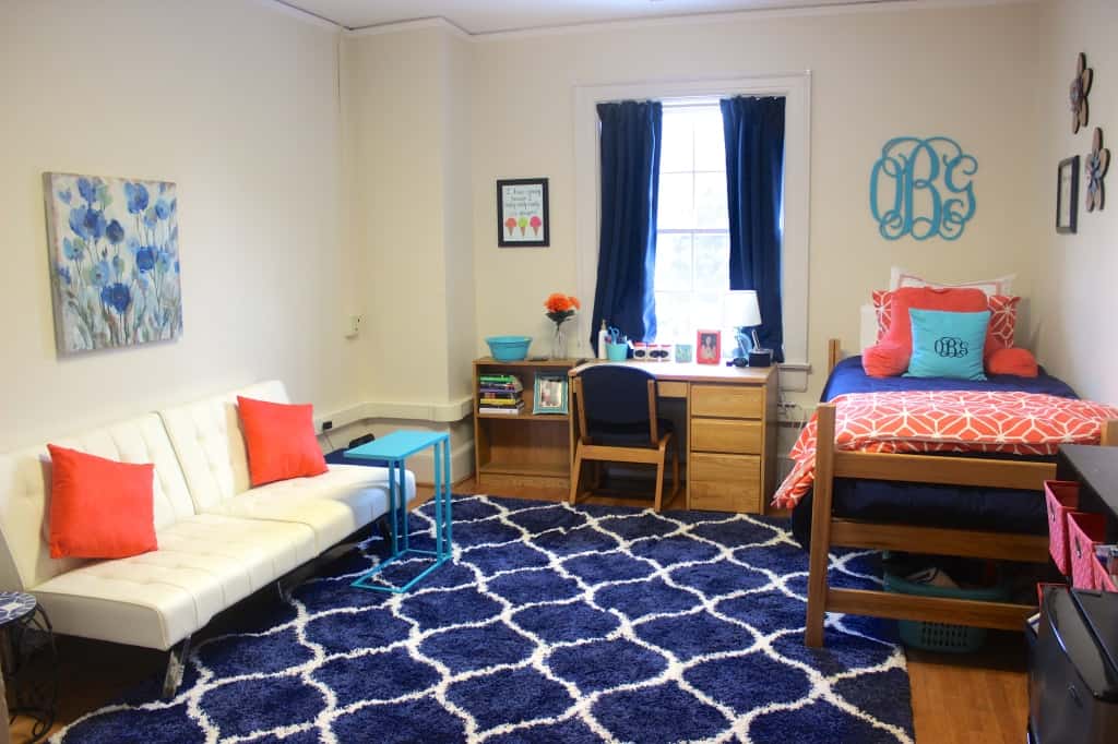 Dorm room inspiration: navy, coral, & turquoise! See the whole dorm room tour by clicking the pin.