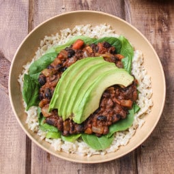 Simple black beans & rice that takes 25 minutes to make! Affordable college student meal that's also delicious