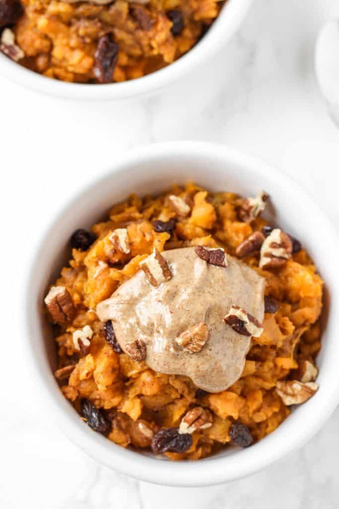 This sweet potato breakfast bowl is an easy, make-ahead healthy breakfast that reminds me of sweet potato casserole! // www.healthy-liv.com