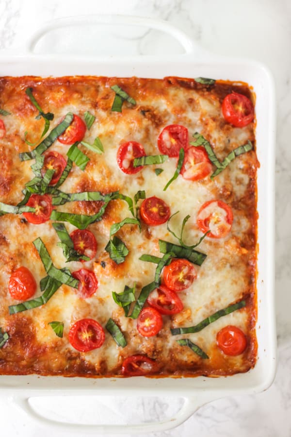 Cheesy caprese quinoa casserole with tomatoes & basil- super simple and healthy!