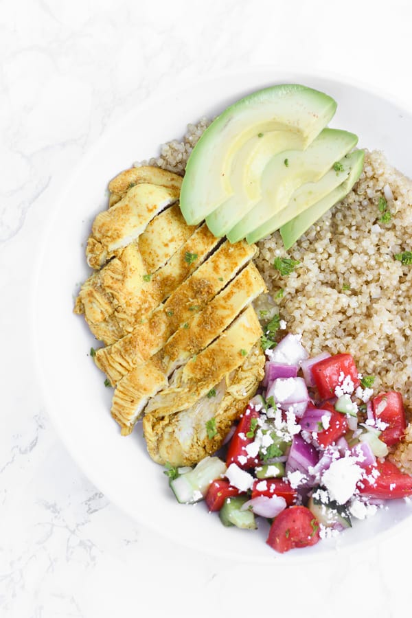 Yummy chicken shawarma quinoa bowls for a healthy dinner! Top with hummus or tzatziki sauce!