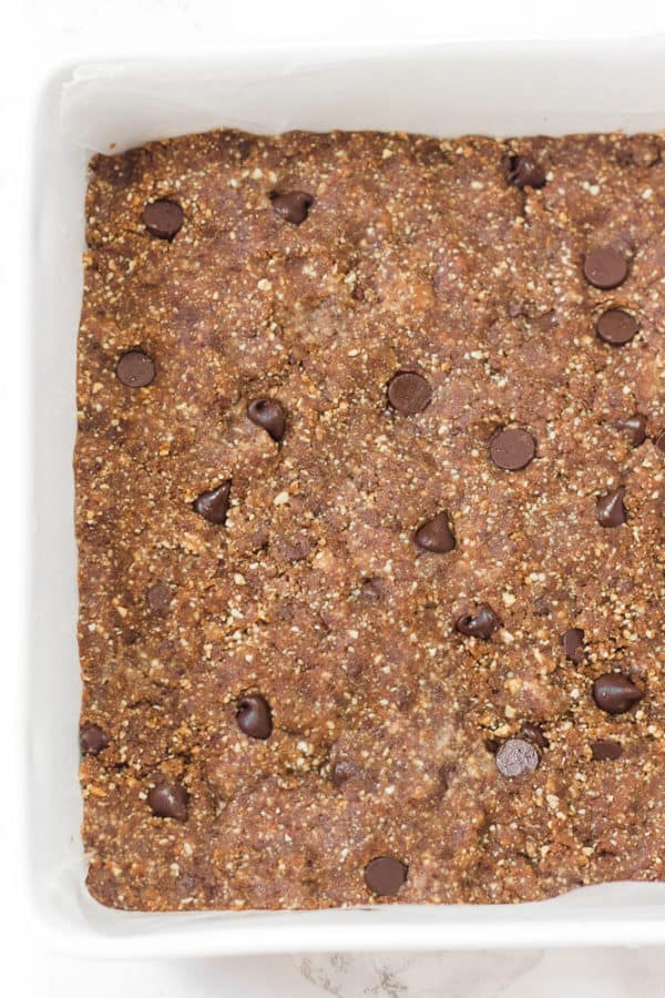 Simple Peanut Butter Chocolate Chip Date Bars