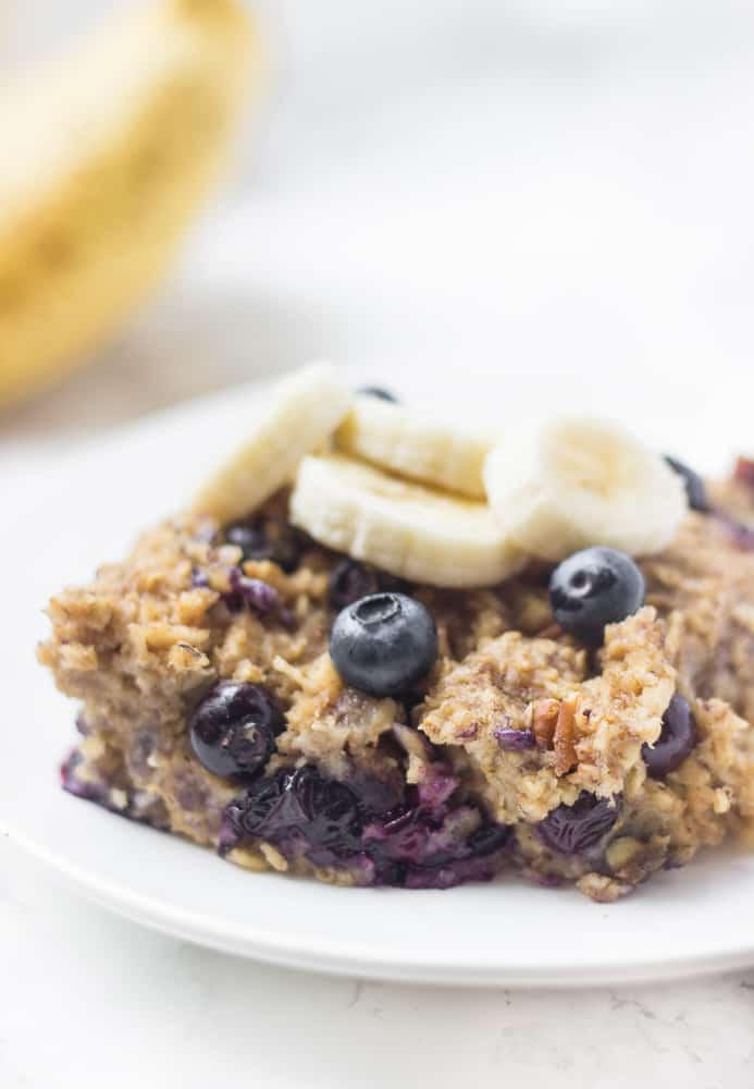 The BEST banana blueberry baked oatmeal! Whip it up on Sunday night & to enjoy it all week long!