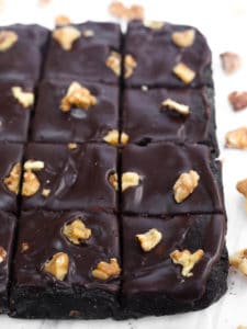 These healthy no-bake brownies are a decadent treat made with wholesome ingredients!