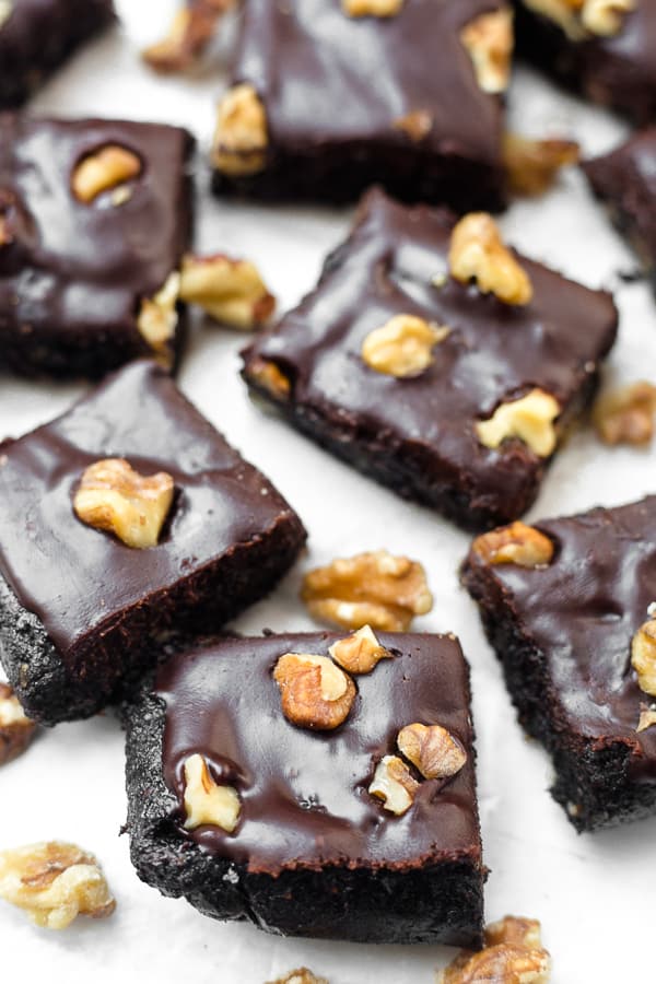 These healthy no-bake brownies are a decadent treat made with wholesome ingredients!