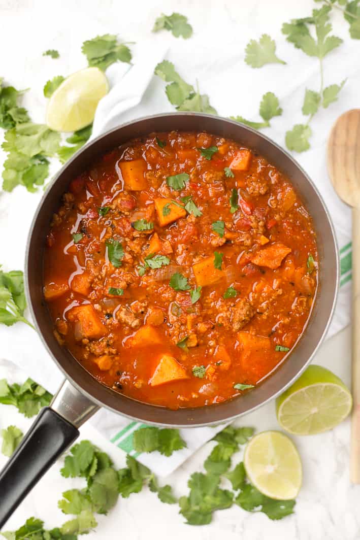 This Paleo sweet potato chili is an easy one-pot dinner recipe with only 8 ingredients! Whole30 approved, can use ground turkey or ground beef. 