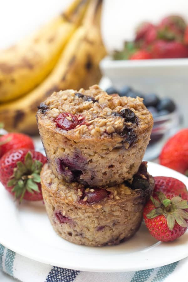 Mixed Berry Baked Oatmeal Cups Like Muffins! Healthy Liv