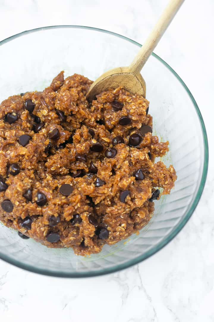 healthy oatmeal peanut butter chocolate chip cookie dough